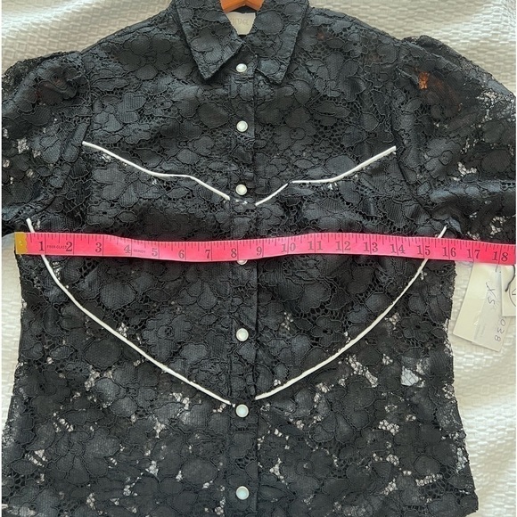 Divine Heritage Western Lace Pearl Snap Blouse - Picture 12 of 16